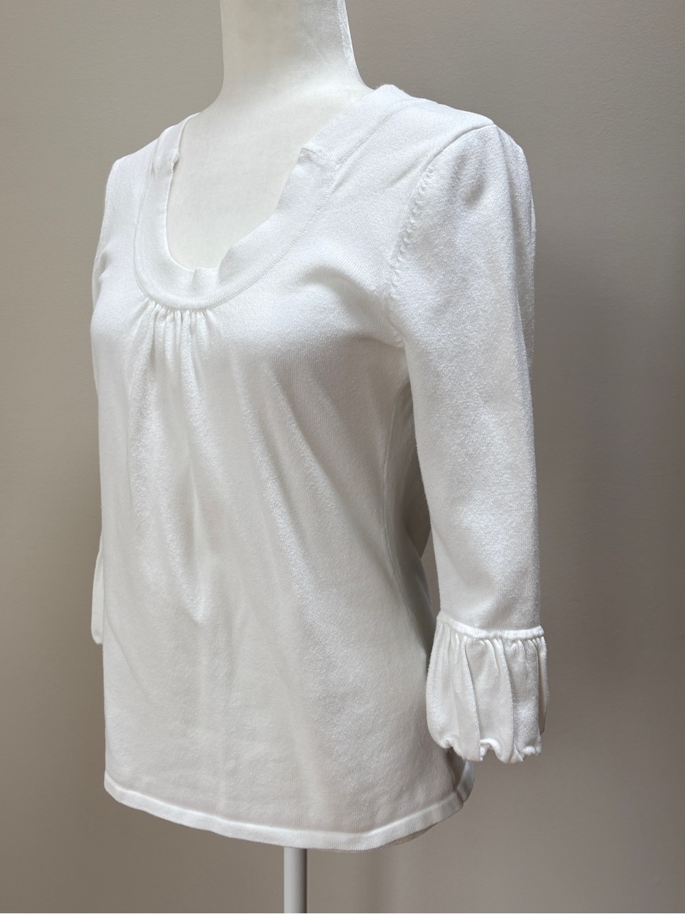 August Silk Crisp White Scoop Neck Ruffle Cuff Knit Lightweight Sweater - Picture 3 of 8